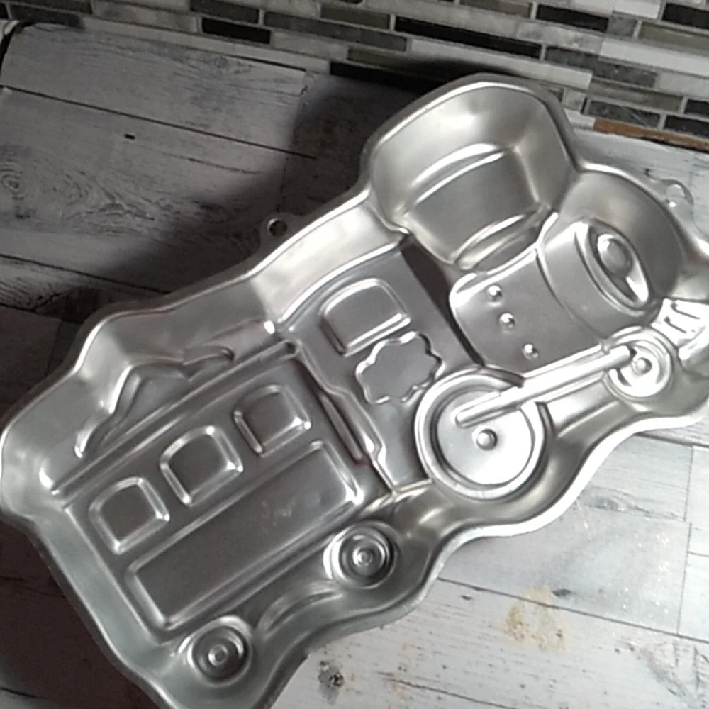 Wilson 2003 cake pan train 2105-2075